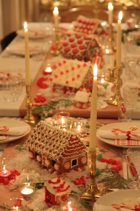 ChristmasDinnerTable-GingerbreadHouseswithCandles