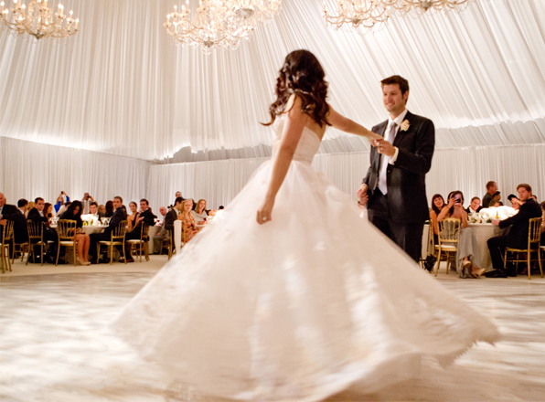 BirchStudios-WeddingTentDancing