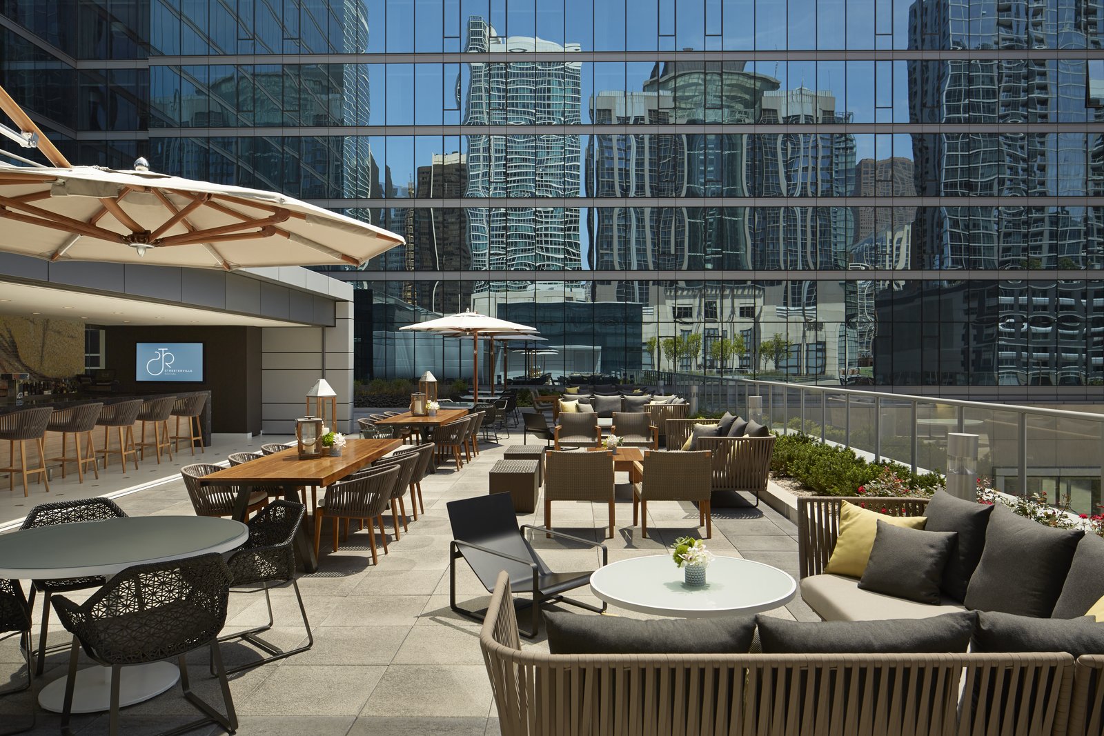 loewshotelpatio