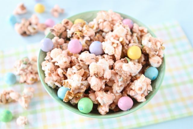 Salted-Caramel-Easter-Popcorn