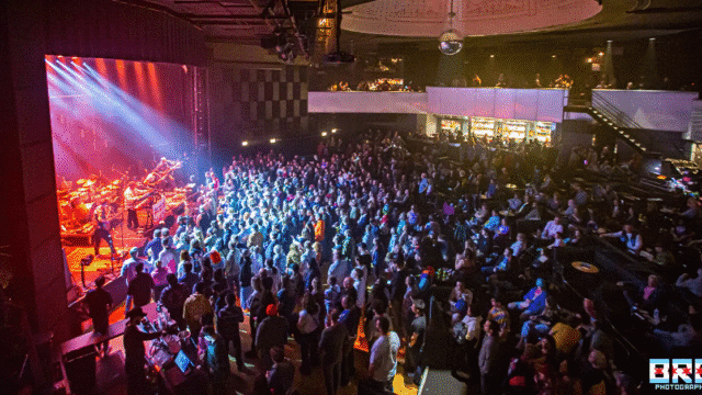 Park West 3 – Crowd (1)